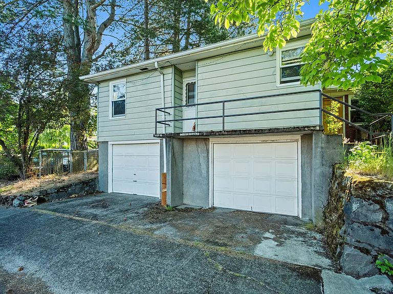 4815 SE Yamhill St — Photo 2