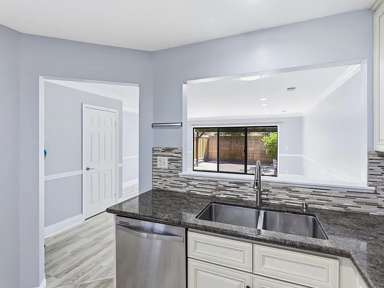 17125 Creekside Cir — Photo 6
