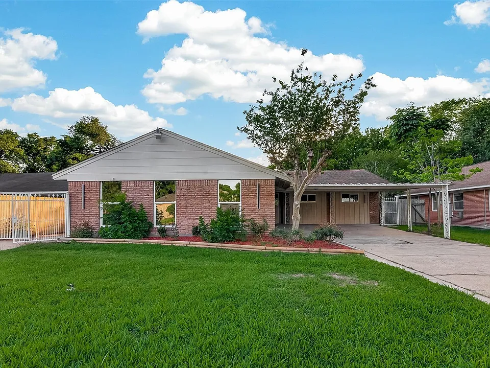 11206 Huggins Dr