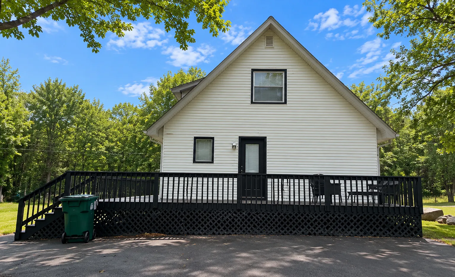 3 bed, 1152 sqft, $1,900 — Photo 2
