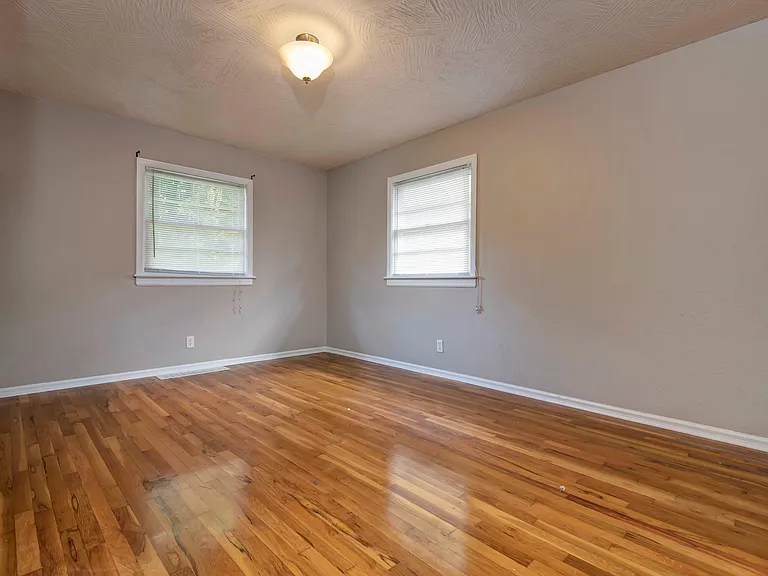 828 S Rogers Ave — Photo 9