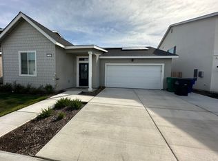 1769 N Mitchell St, Hanford, CA 93230