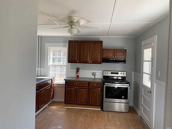 2nd image of 117 Ludlam Pl