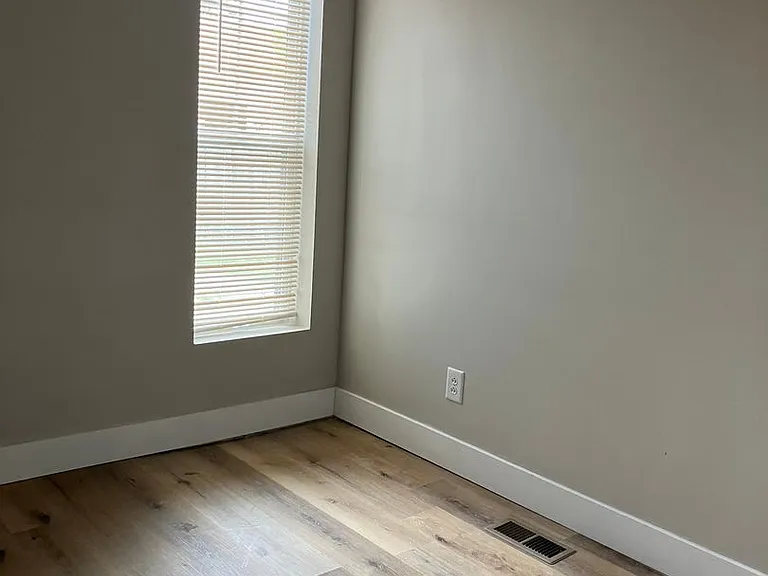 1915 Poplar St — Photo 14