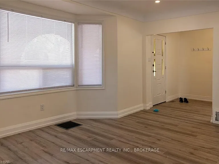 359 Queensdale Ave E #UPPER — Photo 5