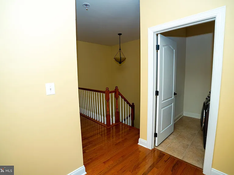 22535 Willington Sq — Photo 30