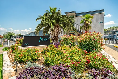Alister Apartments Photo 1