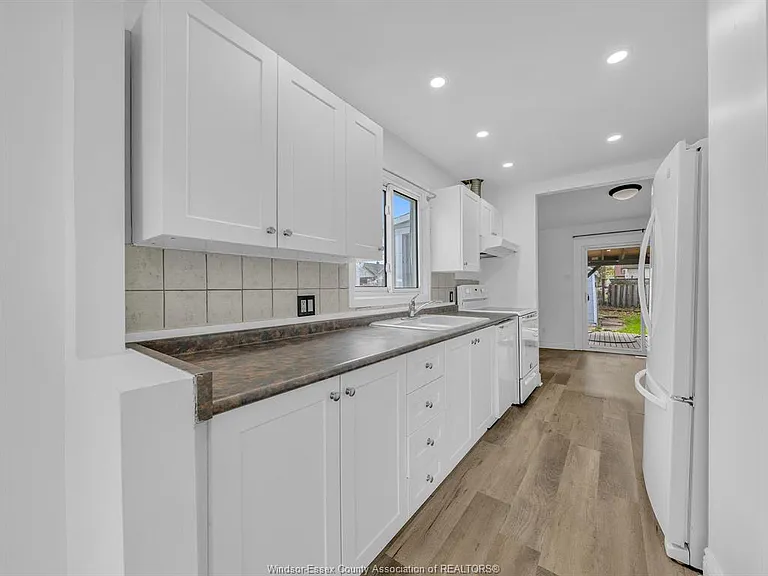 1183 Felix Ave — Photo 18