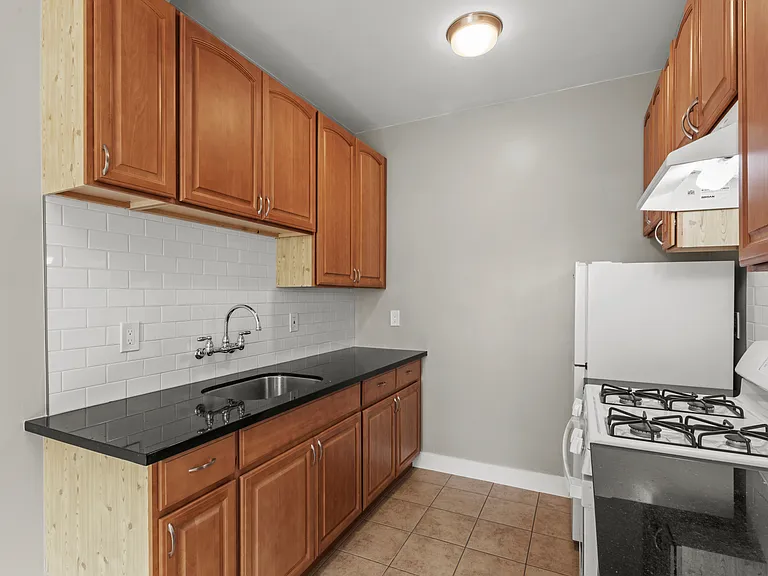 96 Toledo Way — Photo 7