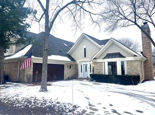 310 Rivershire Ct, Lincolnshire, IL 60069