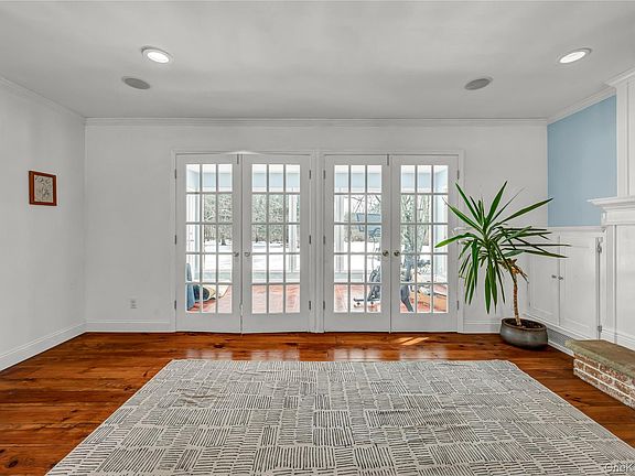 3rd image of 6 Eisenhower Court