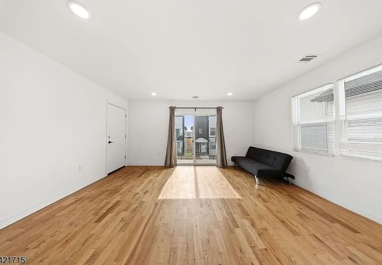 735 Seaport Dr #2 — Photo 10
