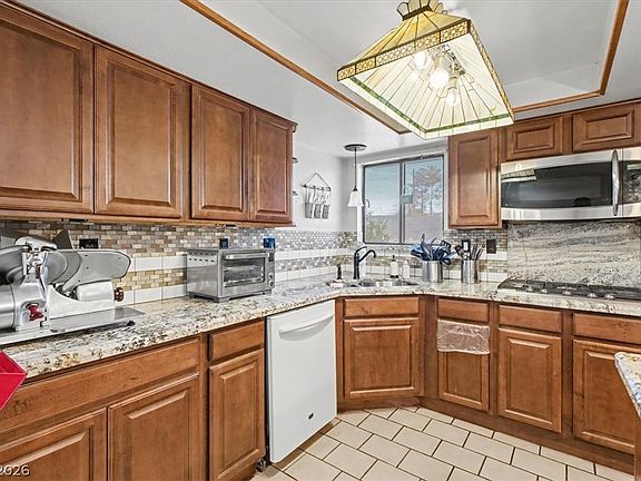 4th image of 5716 Roseridge Ave