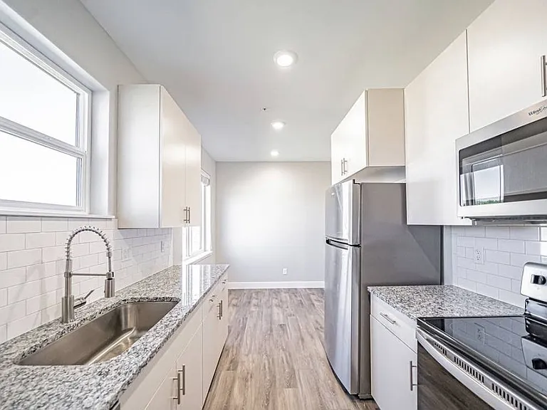 676 Carlow Dr #1201 — Photo 3