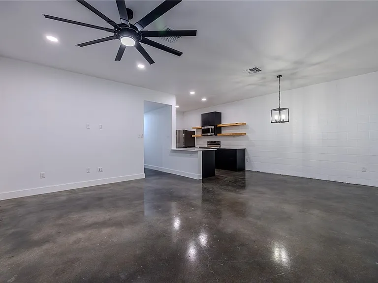 626 Glazebrook St #A — Photo 4