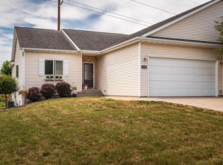 1102 Rolling Oaks Dr, Onalaska, WI 54650
