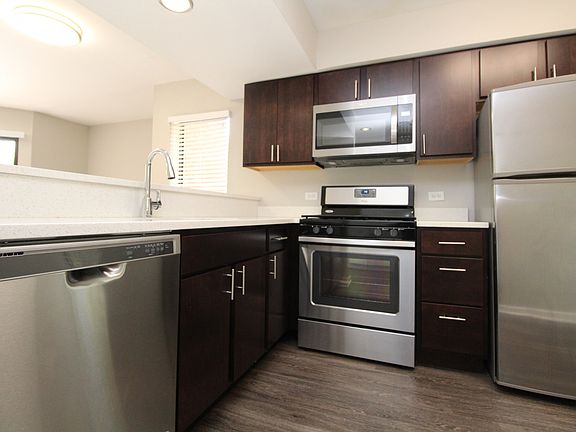 2nd image of 1801 N Dayton St APT 3a