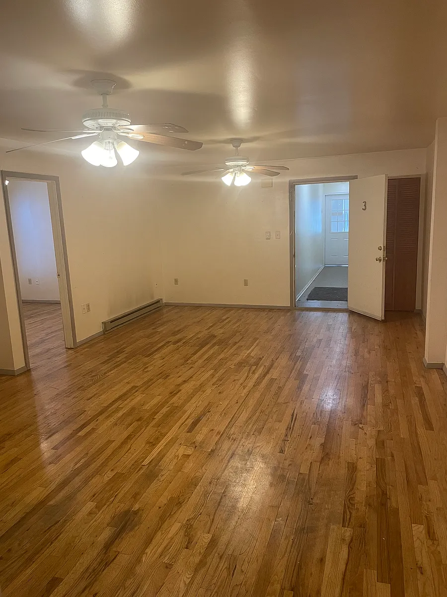Building Photo - 5 W Potomac St #3