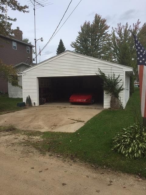 1st image of 22670 Lake Dr