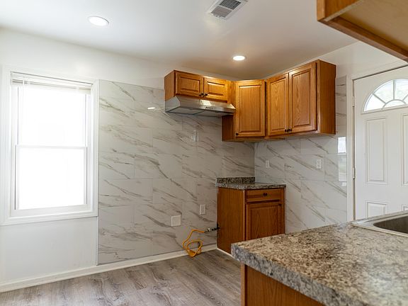 3rd image of 25627 Penn St