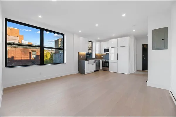 Rented by Tahari Realty LLC | media 27