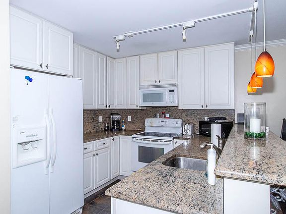 4th image of 21 Matterhorn Cir #2101