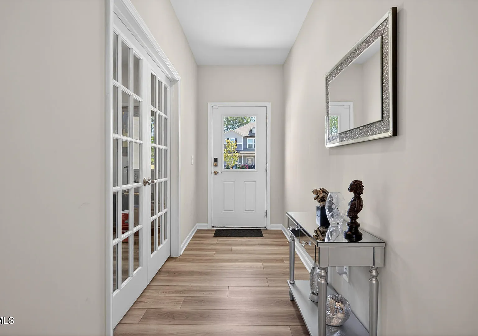 4 bed, 2.5 bath, 2422 sqft, $2,600 — Photo 4