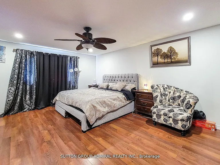 2 Royalwood Ct #52 — Photo 16