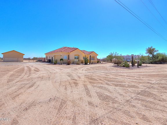 2nd image of 2737 N DERBY Court