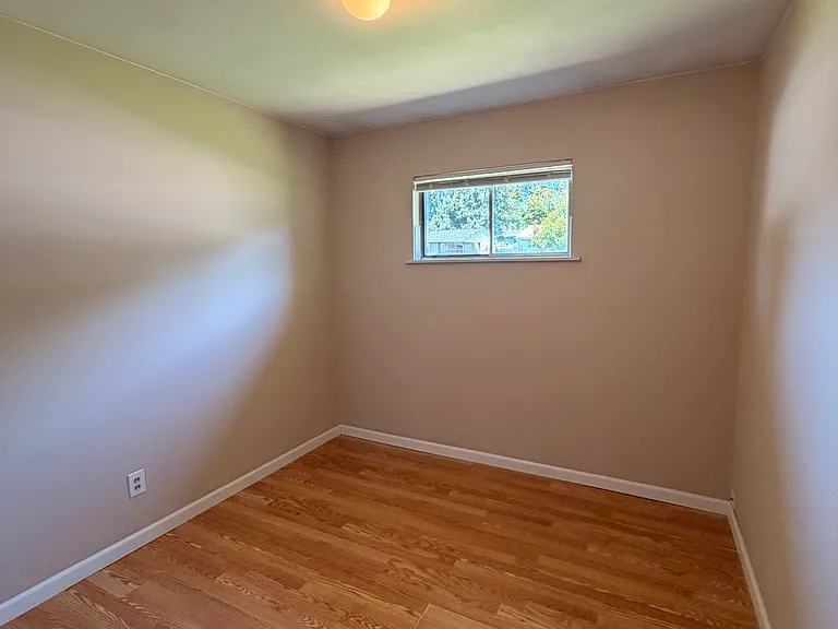 9524 Guthrie Ave — Photo 14