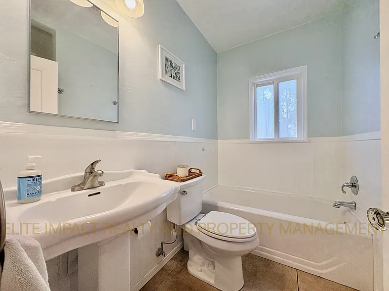 1718 E Grant Rd — Photo 23