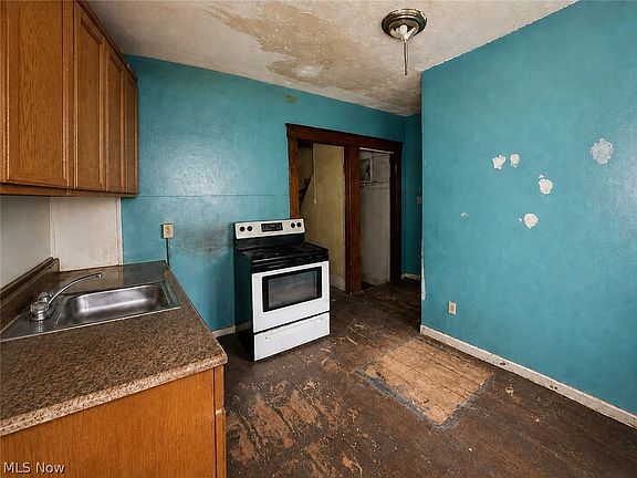 5th image of 9705 Dunlap Ave