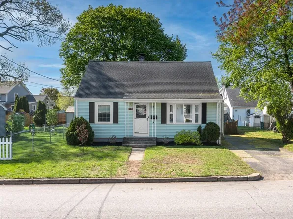 25 Mowry St, Pawtucket, RI 02861