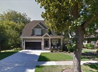 823 N Center St, Naperville, IL 60563
