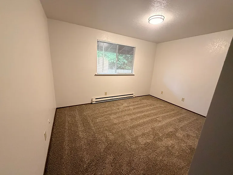 534 E Division St #1-7 — Photo 7