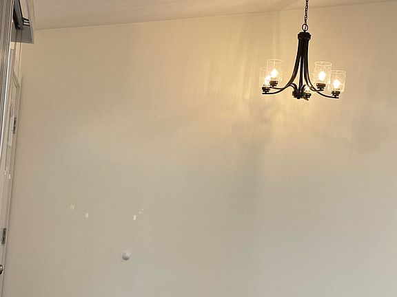 5th image of 2302 W Port Royale Ln