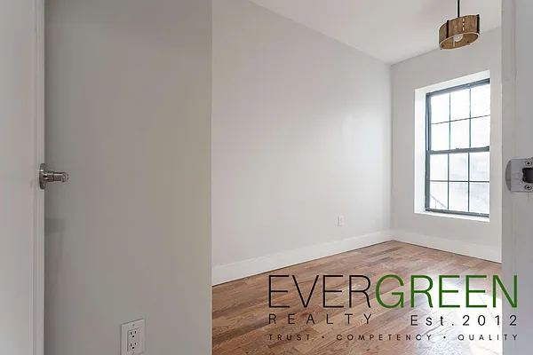 Rented by Evergreen Apartments BK | media 6