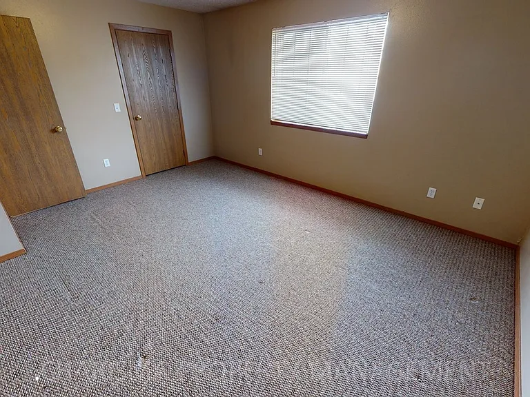 Teakwood Apartments — Photo 23