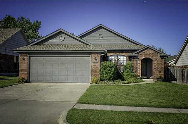 1st image of 2020 E Cloverdale Ln