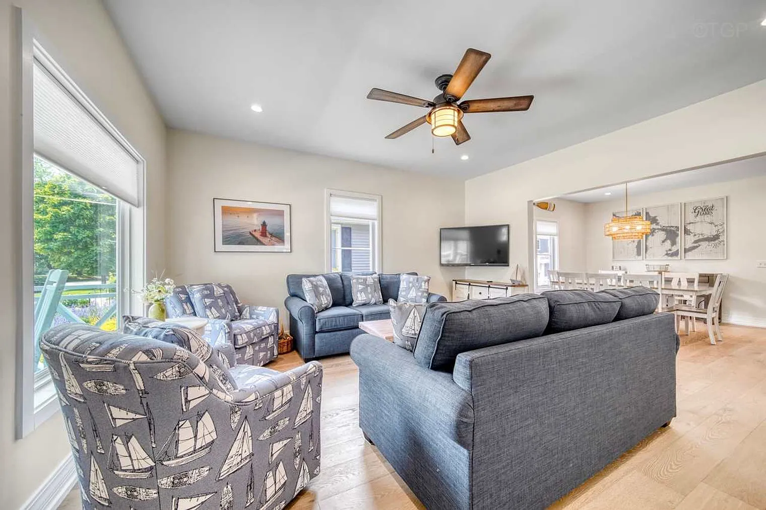 6 bed, 3.0 bath, 2540 sqft, $7,520 — Photo 2