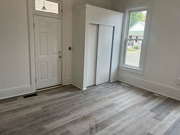 5th image of 91 N Hickory St