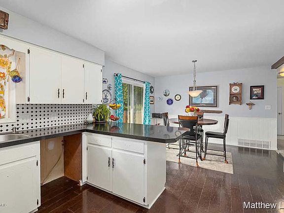 5th image of 1428 10th St NW