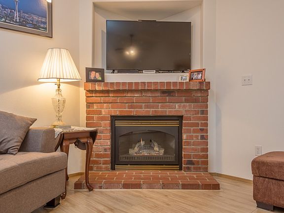 3rd image of 2502 187th St E