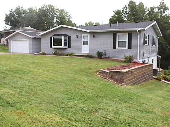 11 S Johnson St, Andrew, IA 52030