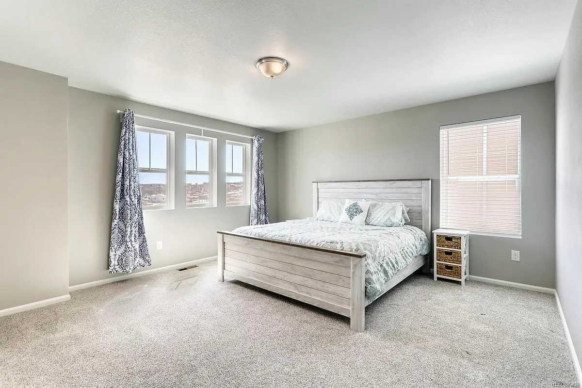 Master BR 
Unfurnished - 2815 Summer Day Ave