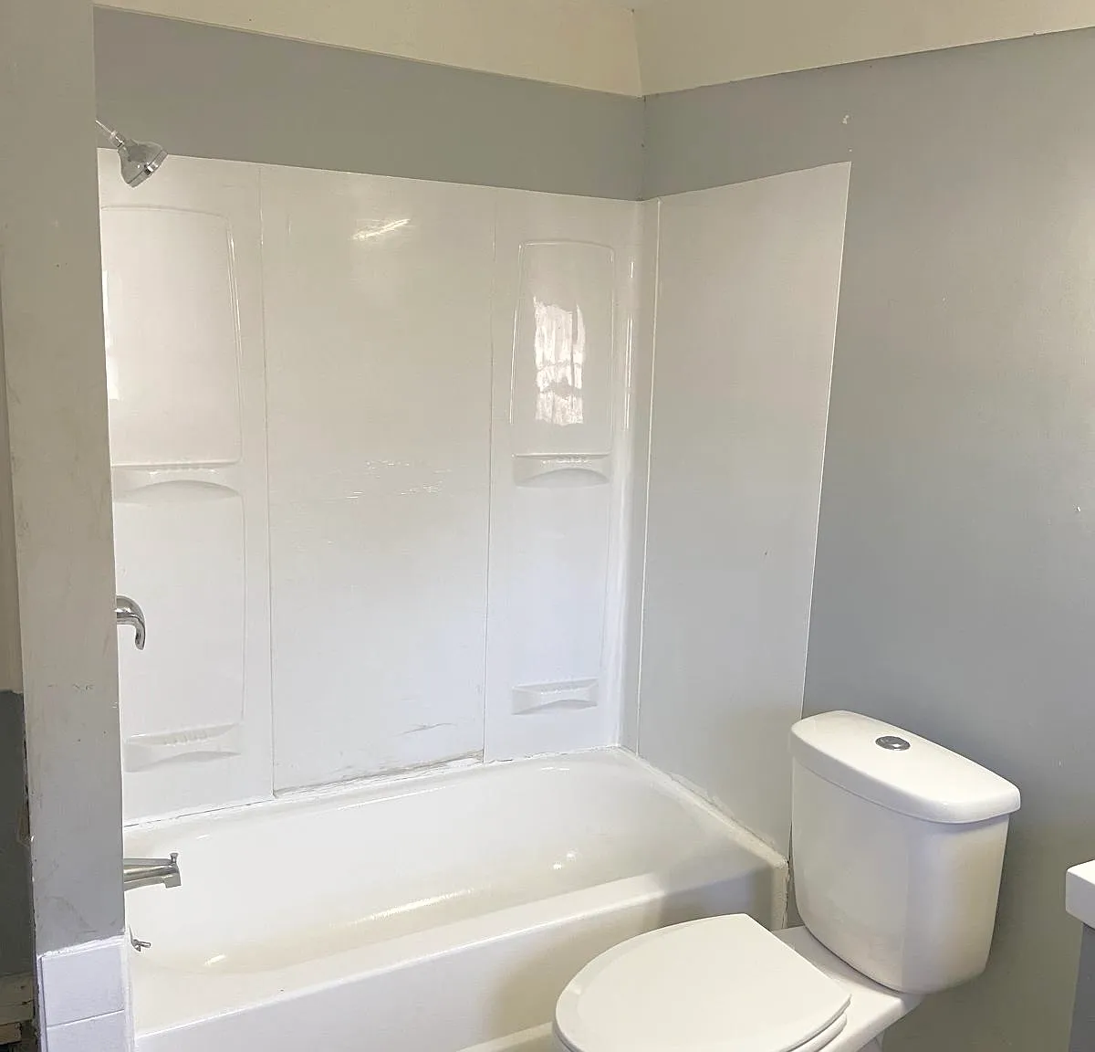 Beautiful Renovated Home w/ Yard & Garage — Photo 3