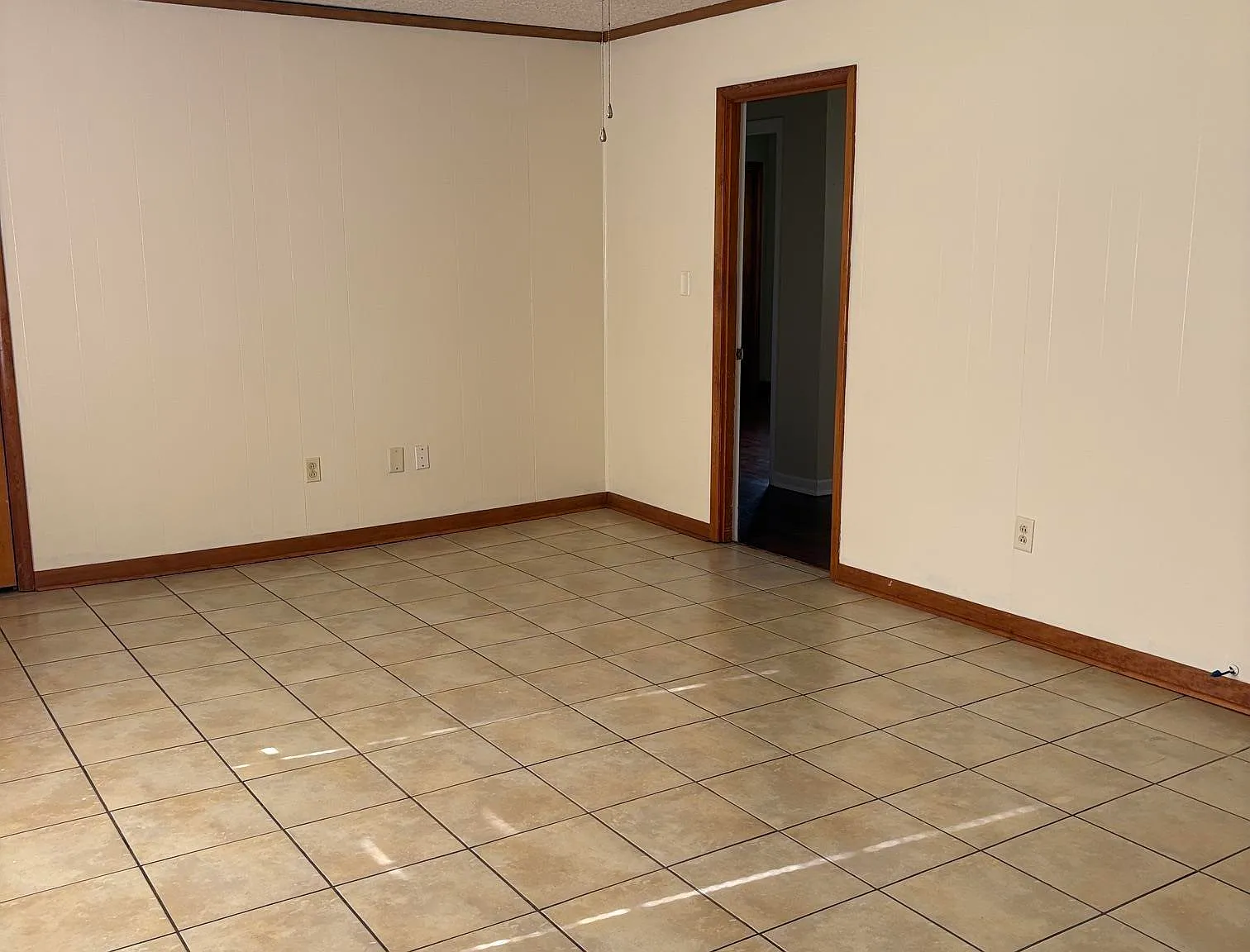 3 bed, 2.0 bath, 1860 sqft, $1,600 — Photo 4