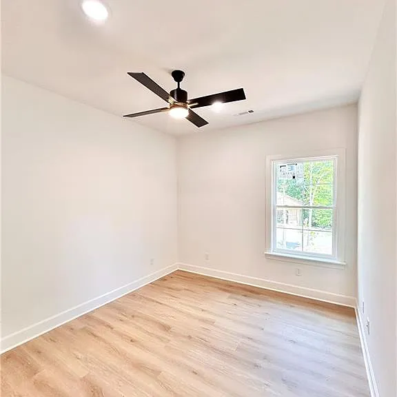 8 Kirkdouglas Ln — Photo 7