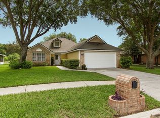 2033 Saint Martins Dr E, Jacksonville, FL 32246