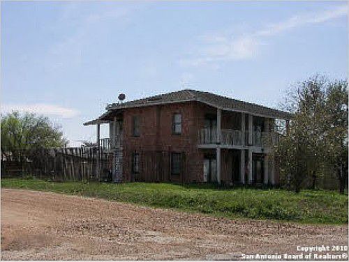 2nd image of 901 Frio St